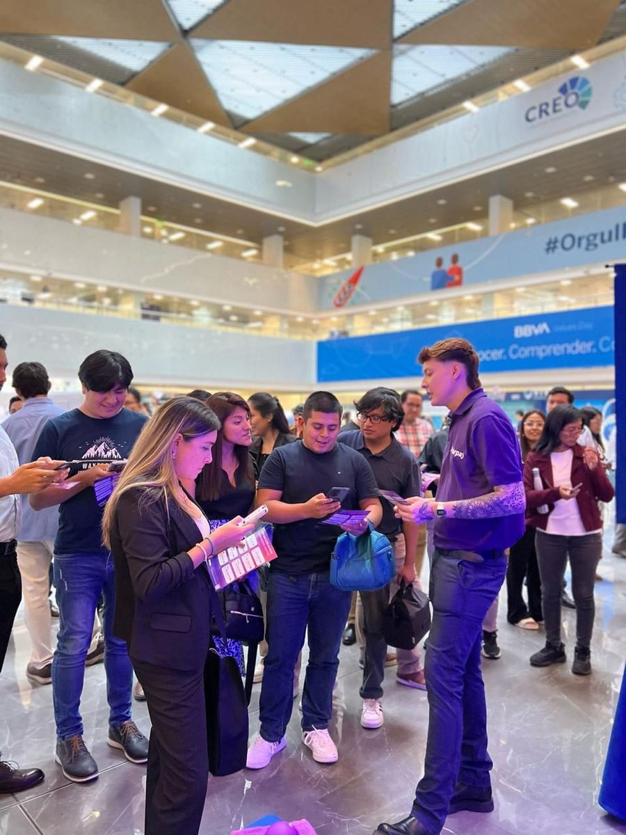 Entrega de material Powerpay a asistentes del evento BBVA Values Day