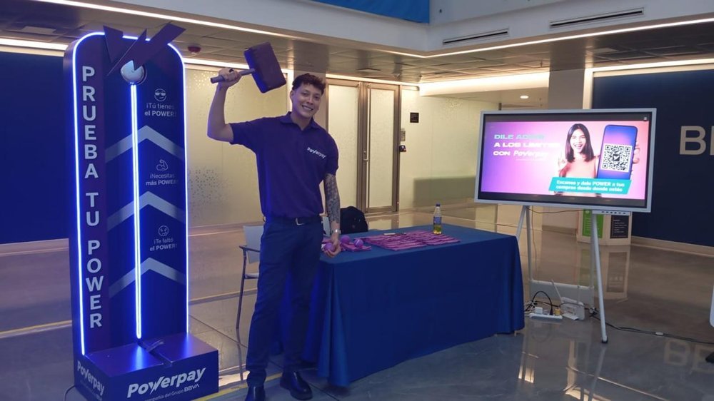 Activación 'Prueba tu Power' de Powerpay junto a la torre de juego