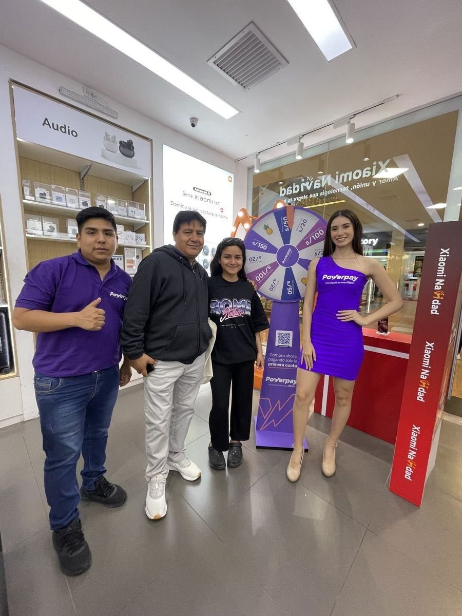Equipo en activación de campaña navideña Xiaomi