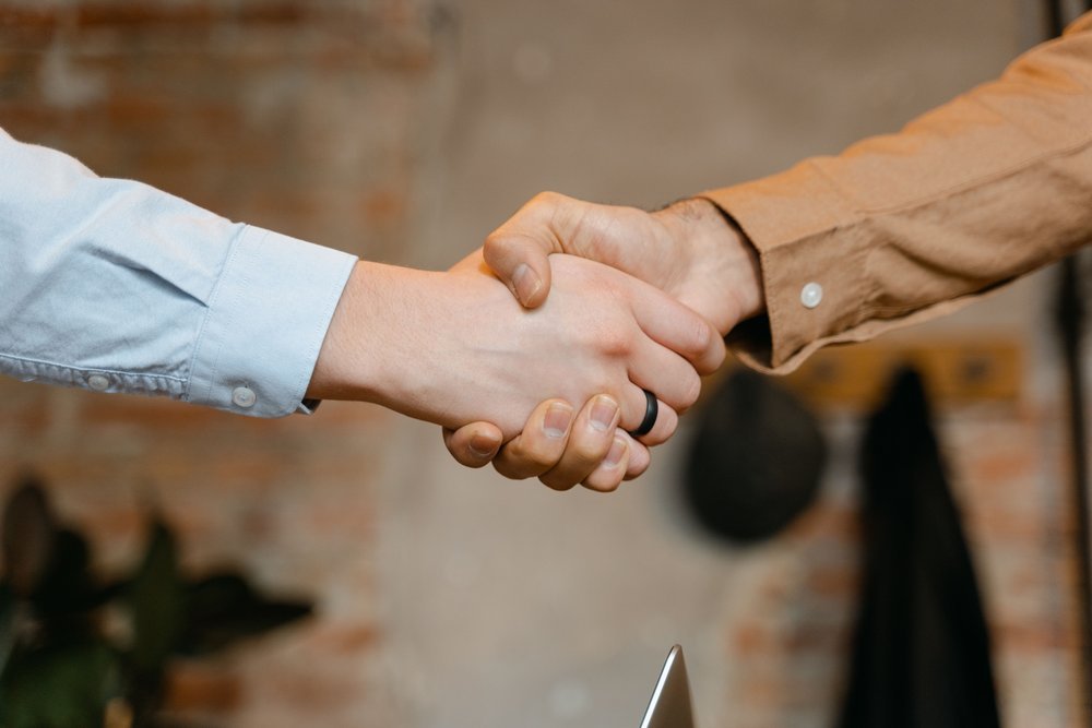 Cierre de acuerdo comercial, compromiso del equipo ASPIRIA con cada cliente