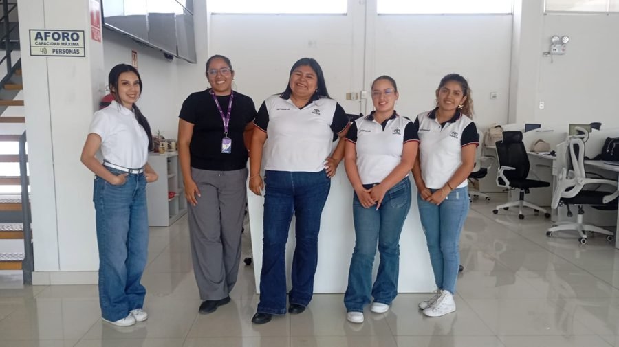 Equipo del concesionario Toyota afiliado al programa