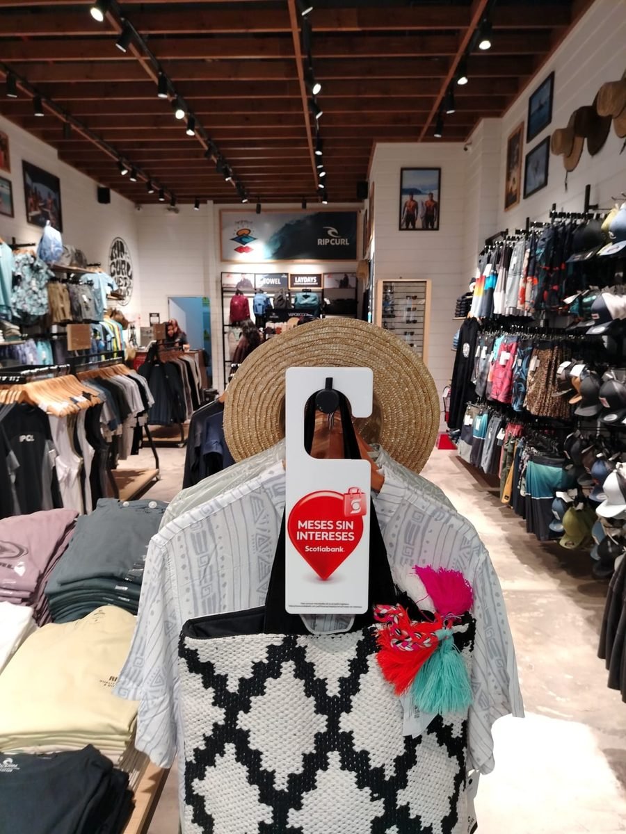 Material Meses Sin Intereses Scotiabank instalado en tienda Rip Curl